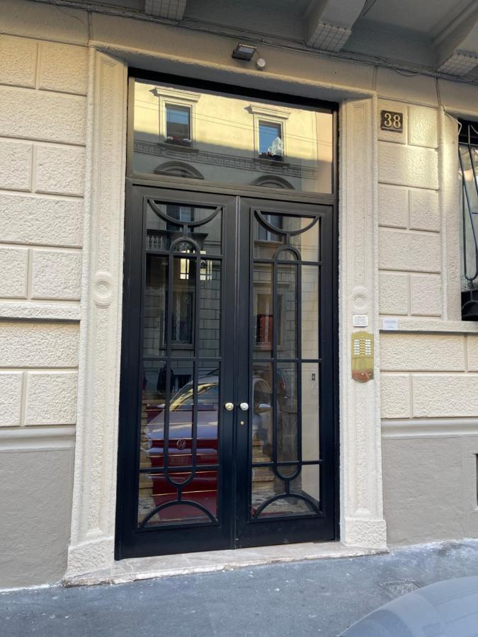 Lacaralele1 Milán Exterior foto
